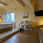 La Terre D'or Beaune (Cote d'Or)