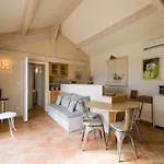 Hébergement de vacances Maisons Les Tilleuls, Les Pins Et Les Lilas *