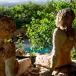 La Terre D'or Beaune (Cote d'Or)