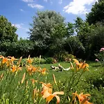 Maisons Les Tilleuls, Les Pins Et Les Lilas * Beaune (Cote d'Or)