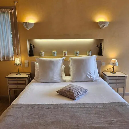 La Terre D'or Beaune (Cote d'Or)