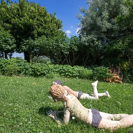 La Terre D'or Beaune (Cote d'Or)