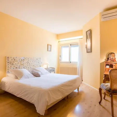 La Terre D'or Beaune (Cote d'Or)