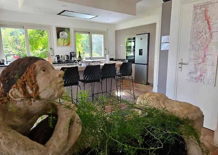 Будинок відпочинку La Terre D'or Бон